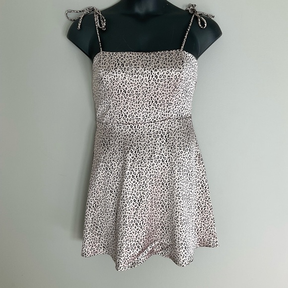 Socialite, leopard print mini dress - Picture 3 of 10